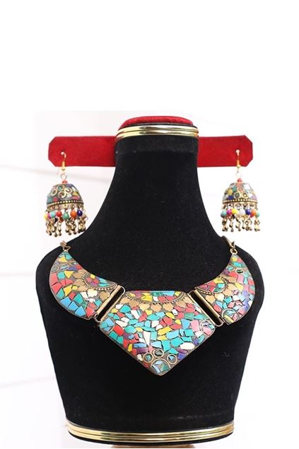 Picture of Cut Stone Set With Jhumkas
