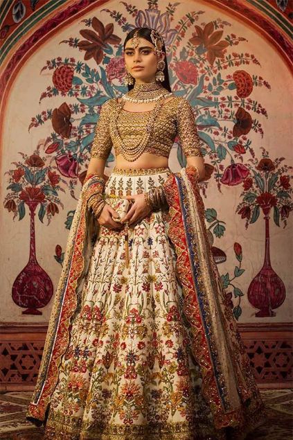 Picture of Golden Bridal Dress