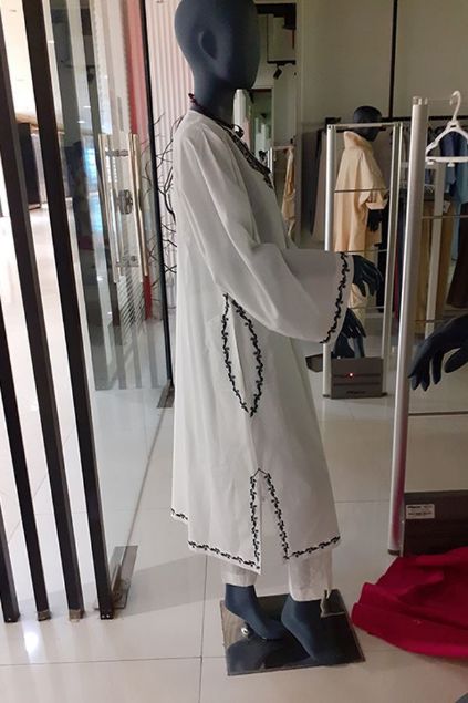 Picture of Kashmiri White Embroidered Kameez